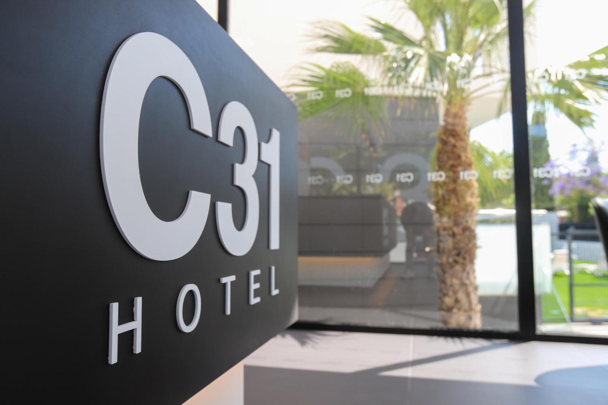 Hotel C31 卡斯特尔德费尔斯 外观 照片